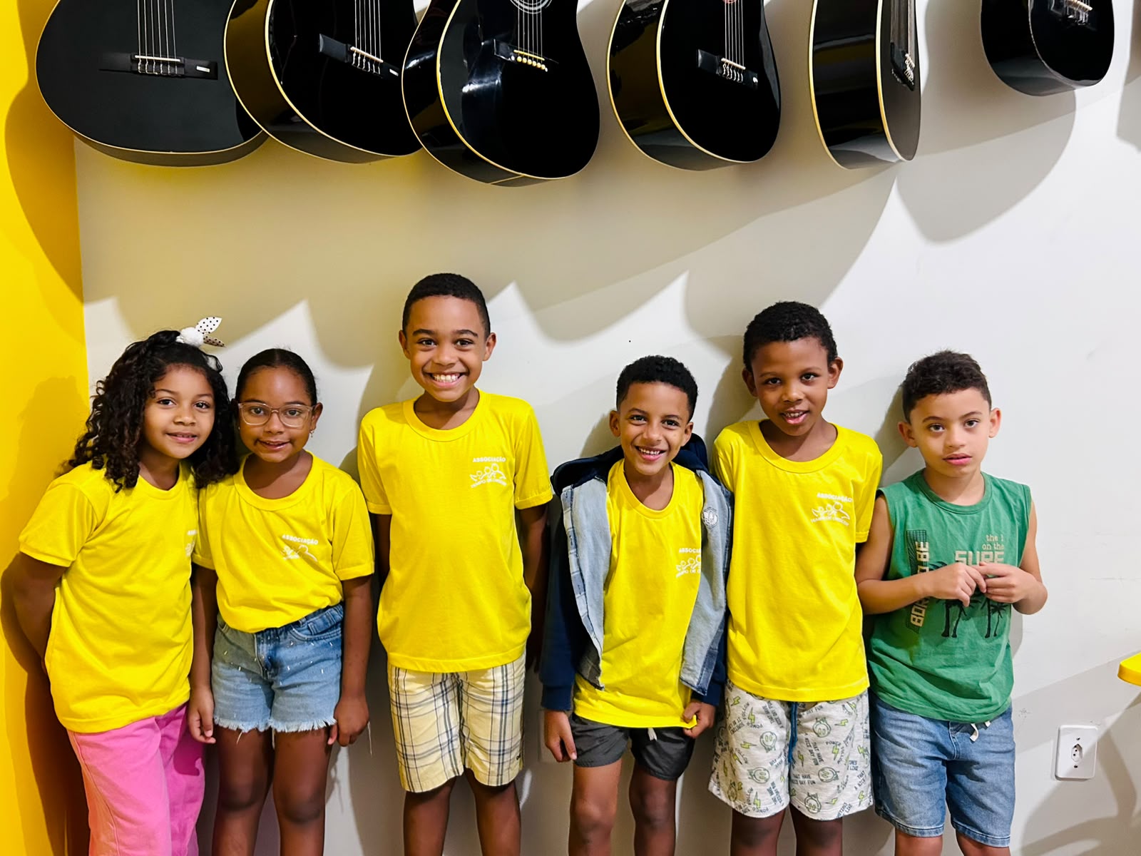 Crianças da Associação Tempo de Crescer